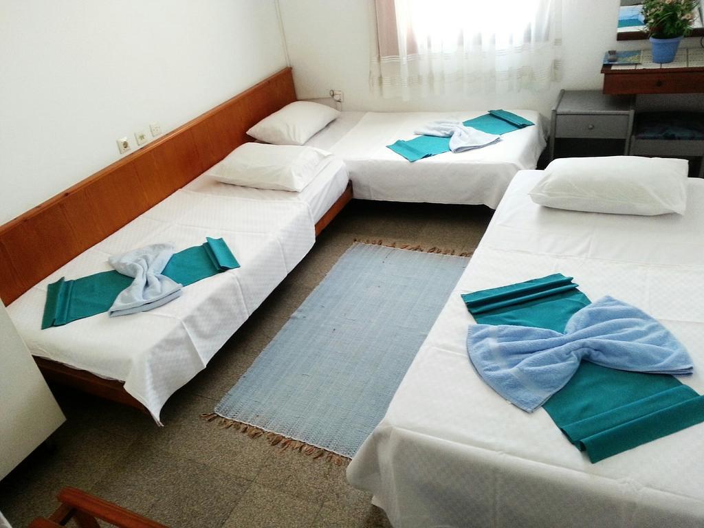 Parmis Rooms Çeşme Kamer foto