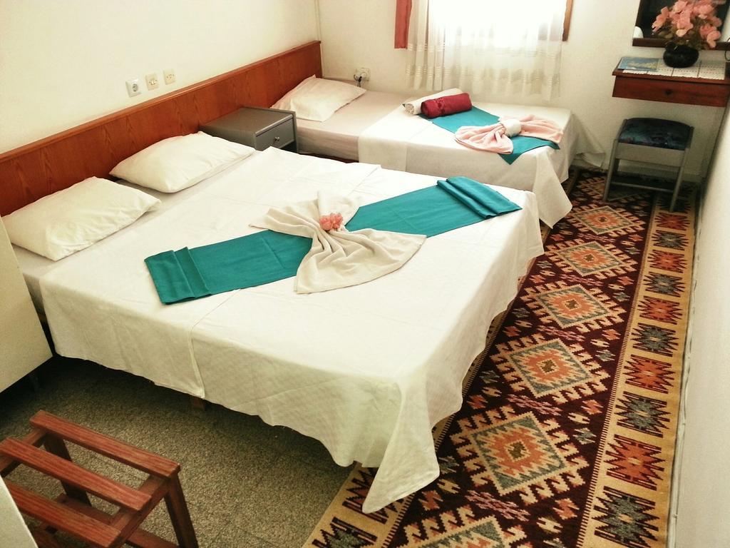Parmis Rooms Çeşme Kamer foto